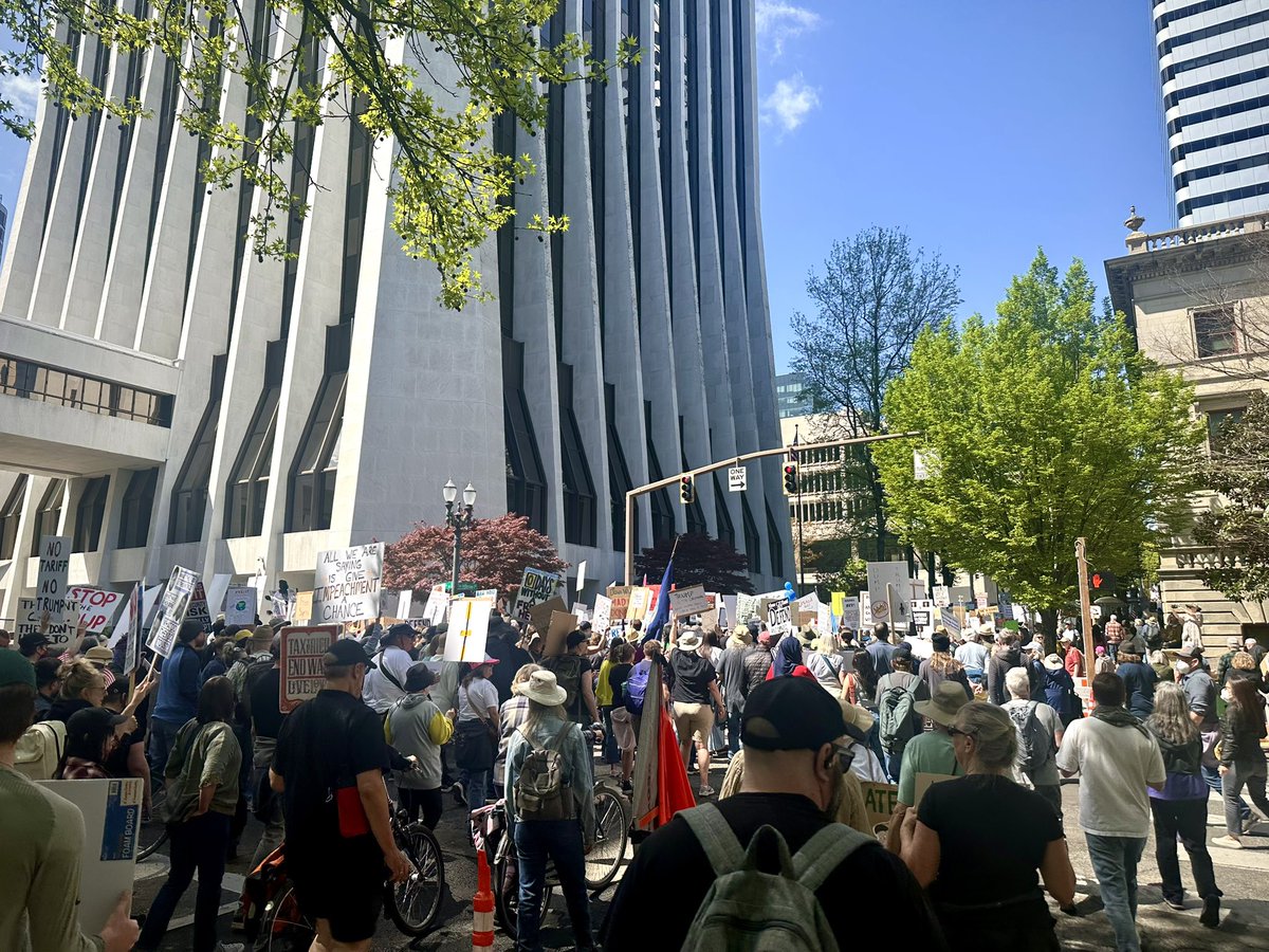 CameronWhitten's tweet photo. Thousands of Portlanders marched together through downtown in an inspiring display of collective action. 

I love seeing the growing momentum. Our movement is electrifying!

 #pdx #takeaction #resist ✊🏼✊🏽✊🏾✊🏿 https://t.co/VsMABewutj