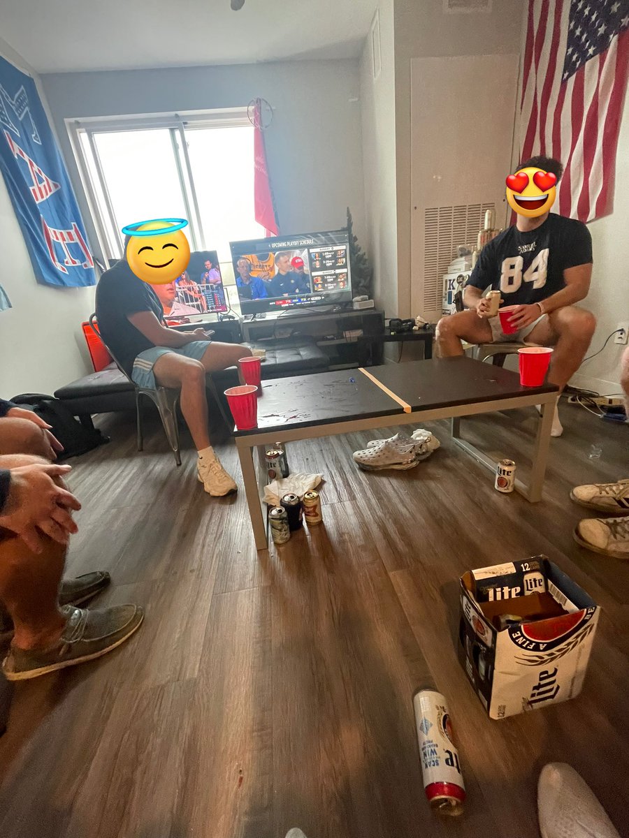 YES we are playing seated die inside because it’s raining…and YES it has always been clippers… and NO I don’t care

CC:@way2muchswagg @funawesome_guy <a href="/hellabigchiller/">TC3</a> <a href="/PhortnightBallz/">Ricky T</a>