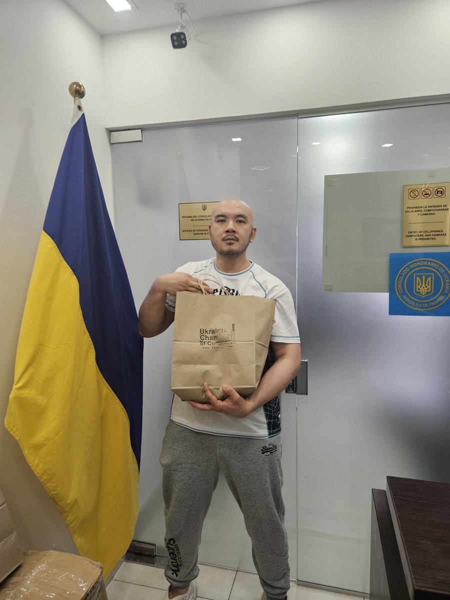 🇵🇦🤝🇺🇦 Очікуємо наших відвідувачів, які приїдуть скуштувати меди України. Спроба українських продуктів - це ще один спосіб пам'ятати про те, що війна триває. Кожен . Trying our Ukrainian products is another way to remember that the war is ongoing. Every day.