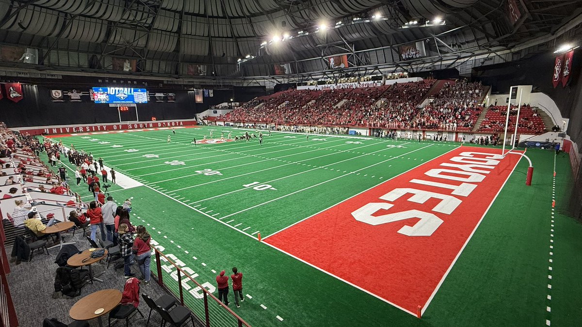 College Football Campus Tour tweet media