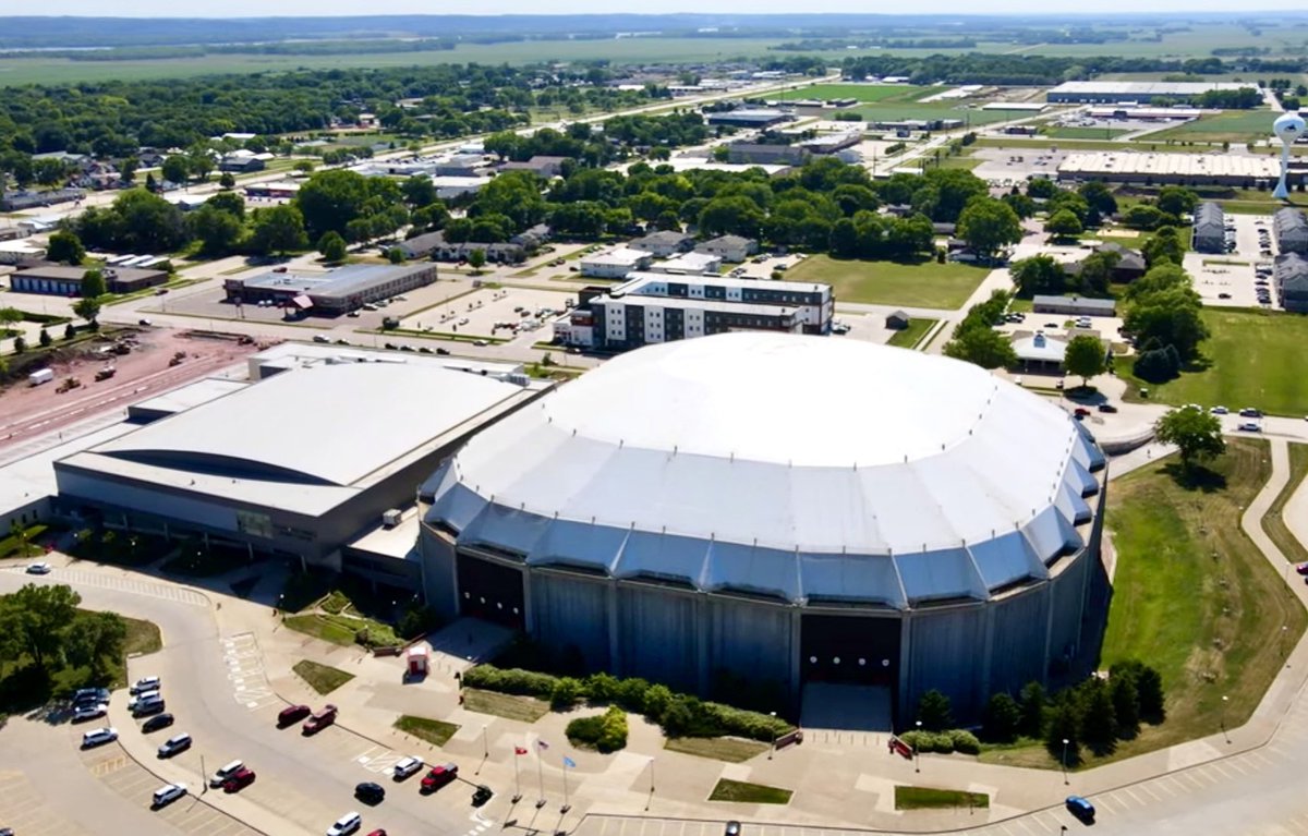 College Football Campus Tour tweet media