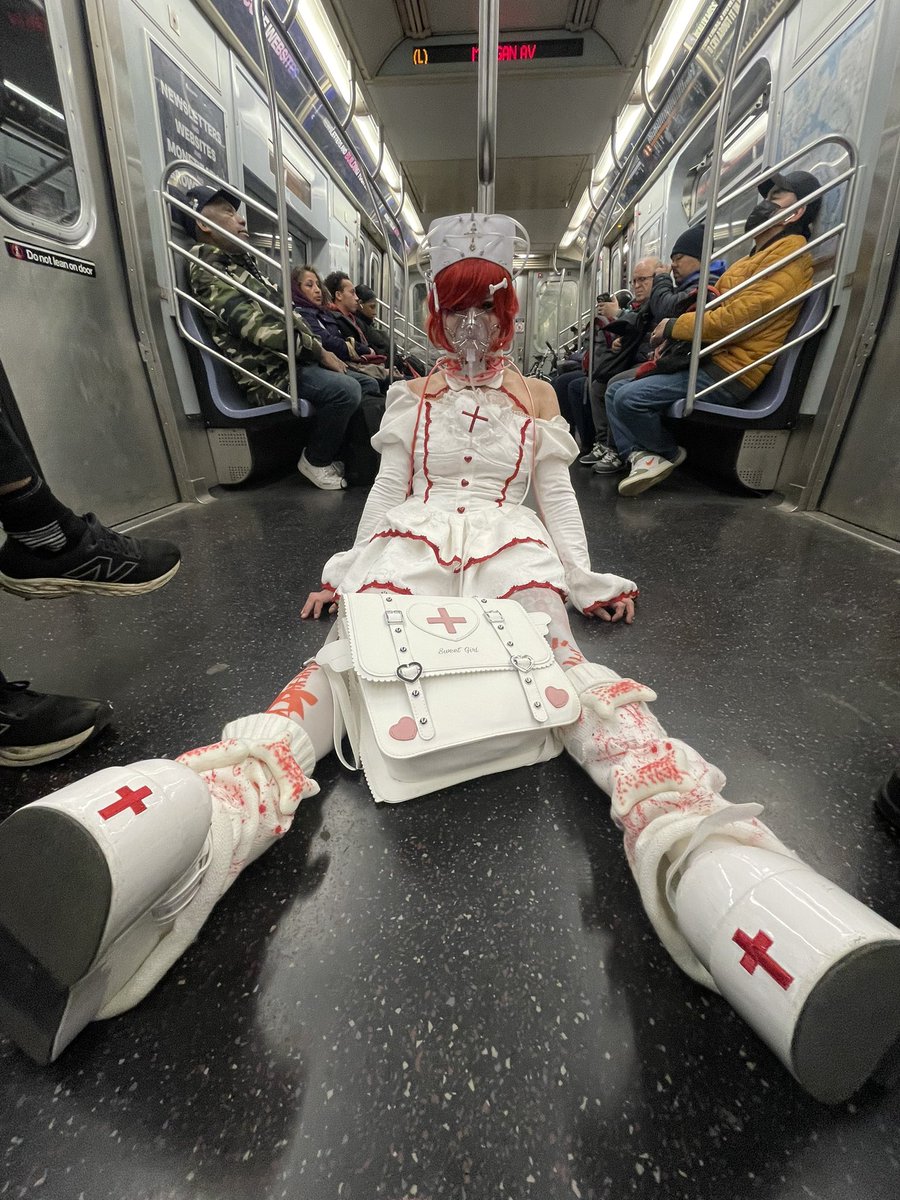BooxZero's tweet photo. I love being a freak in NYC 😝 https://t.co/qp2cq4tJdO