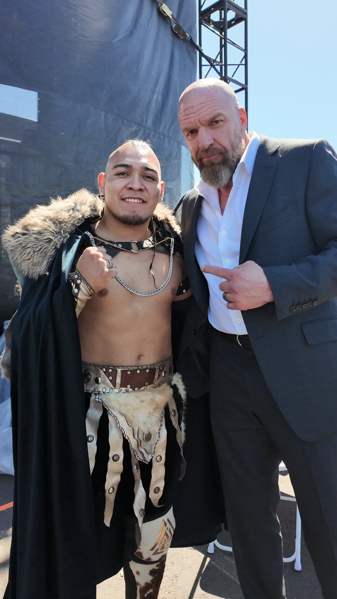 WrestlingCovers's tweet photo. Hijo del Vikingo got the Triple H finger point pic! 🤯🤯🤯 https://t.co/lVu2laSWkF