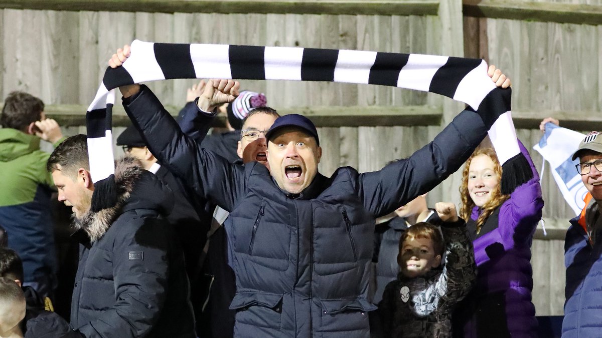 BathCity_FC's tweet photo. 🔊 Bring the noise today, Romans.

⚫️⚪️ #Romans https://t.co/i5bfpnaWal