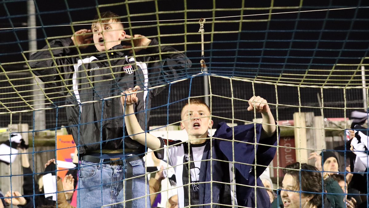BathCity_FC's tweet photo. 🔊 Bring the noise today, Romans.

⚫️⚪️ #Romans https://t.co/i5bfpnaWal