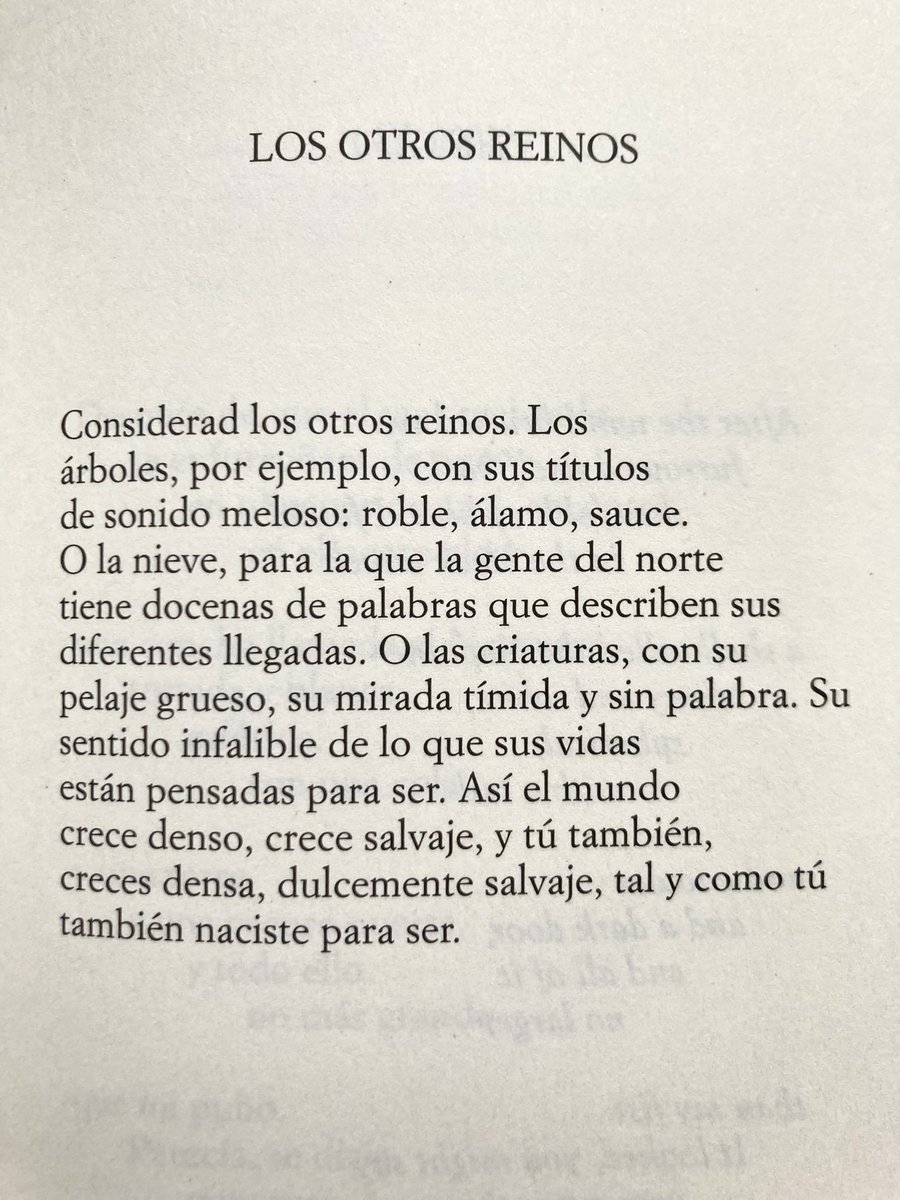 irenevalmore's tweet image. «Tu también creces densa, dulcemente salvaje».
Los otros reinos
Devociones, de Mary Oliver

#MaryOliver @LumenEdit #Devoción #PoesíaReunida
Traducción de Andreu Jaume