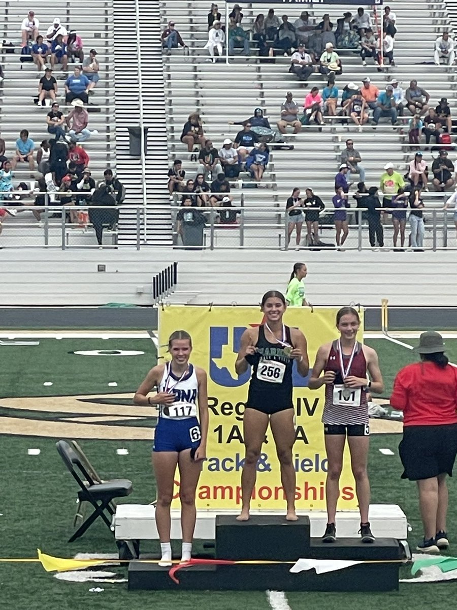 MarionTrack's tweet photo. Maggie Luna is the regional champion in the 400!! 🏅
#ThaChampIsHere
#LunaToThaMoon
#MaggieBeMovin
#SeeYaAtState https://t.co/EYvjfcyGRK
