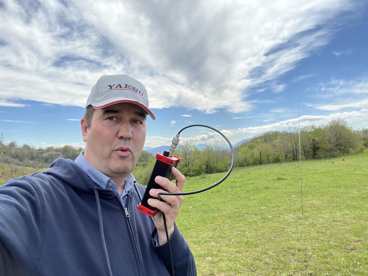 Chris_Diemoz's tweet photo. 🇬🇧 ENGLISH
From a 1990 school trip to my first-ever French #POTA activations 🇫🇷. Two unactivated parks (FR-4954 &amp; FR-4953), 60 QSOs, stunning views, and the magic of exploring the world with a radio in the pack.
#hamradio #QRP #POTA #hamradiotweets https://t.co/Krbhh2VIyv