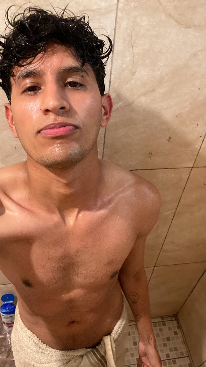 sandro19k's tweet photo. En mi cama nadie es como tú.🔥 https://t.co/5xs5e2bYU7