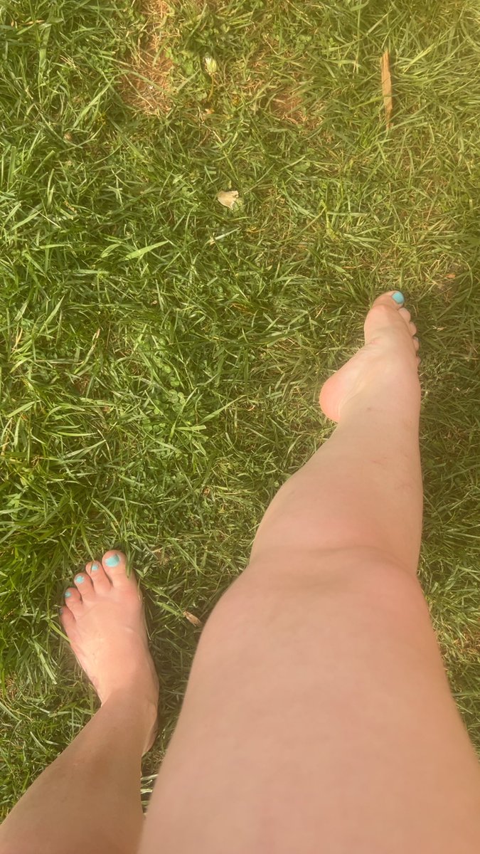 princesstinyto's tweet photo. Me and the girls catching some rays—barefoot and beaked up.” https://t.co/hg454zL4Yl