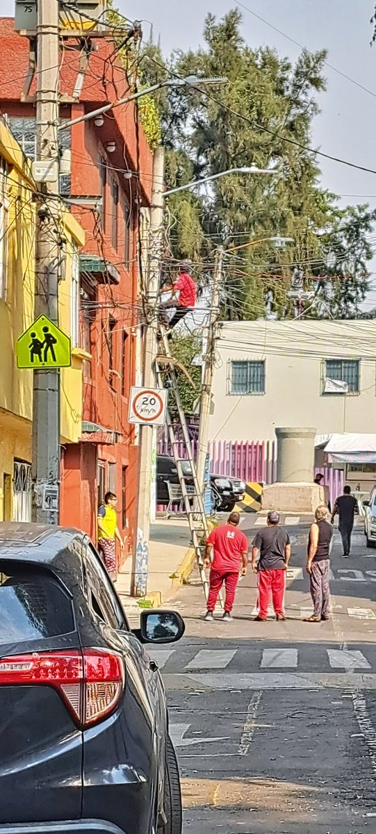 A ver <a href="/CFEmx/">CFEmx</a> <a href="/CFE_Contigo/">CFE_Contigo</a> acá se estan colgando en neumatologos 28 col. San josé aculvo en iztapalapa, ya dejaron a vecinos sin luz