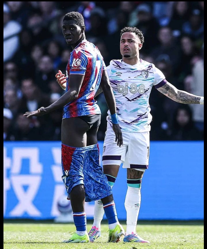 sesugh_peter's tweet photo. Me on Sporty: player not to show pants. 
Sporty: 👇👇👇 https://t.co/jX4a0i3O7q