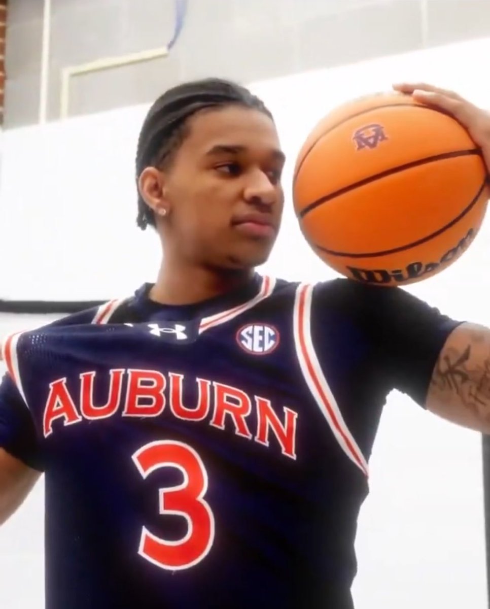 davidk_digital's tweet image. Freeman and Yaxel were the two wow type can’t miss players in the portal. 6’8” and handles like he’s 6’3”. Jumper is butter. 19yo with immense upside 

Put up 30 points and 17 boards in his conference semis and title game

Shooting splits of 59/46/81😮‍💨