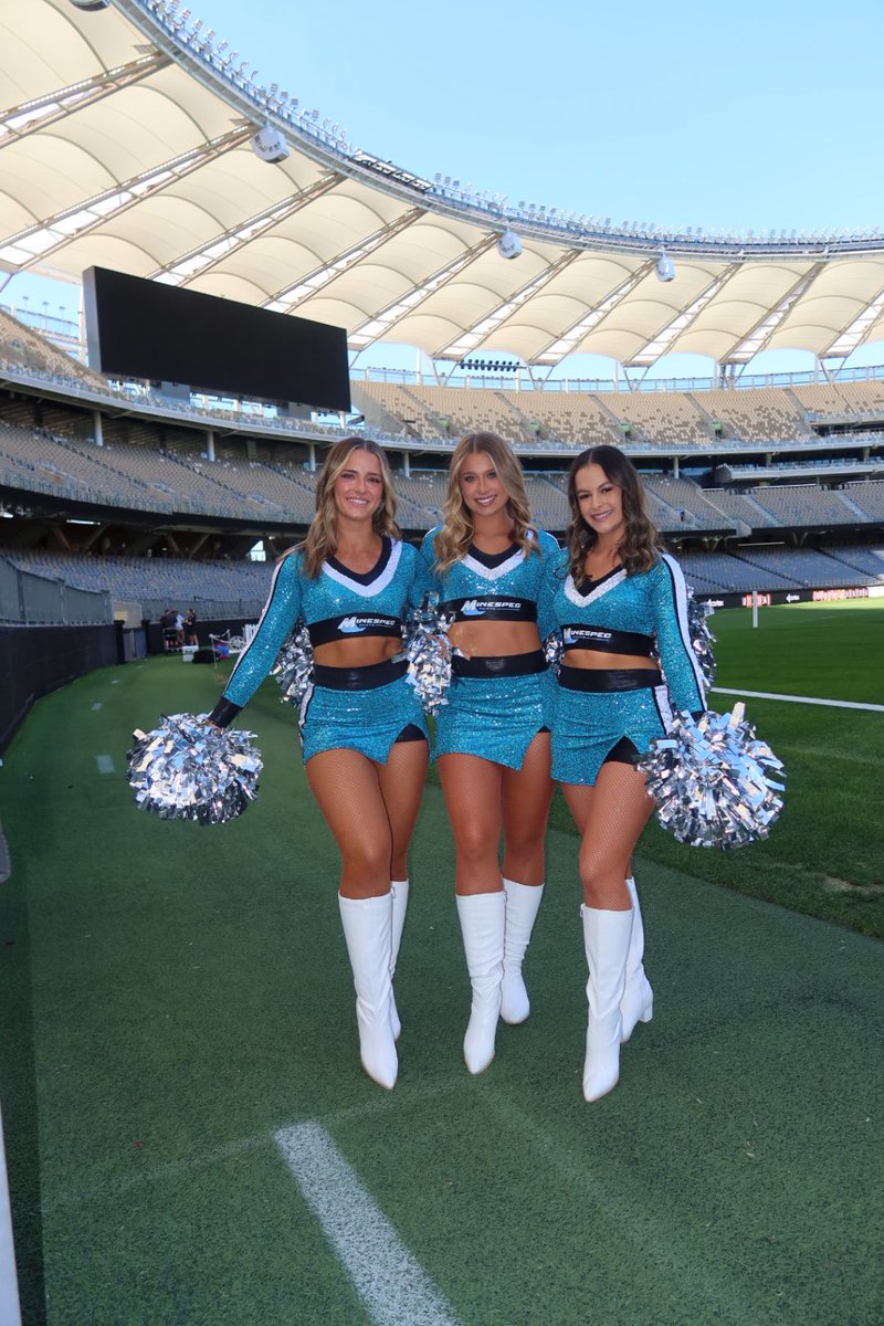 Sharks_Mermaids's tweet photo. Happy Easter, Sharks fam! Celebrating with choccies, sunshine &amp; Sharks footy — the perfect Sunday combo! 🦈 https://t.co/PCK1rGKVQQ