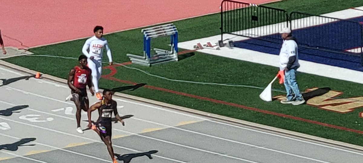 AD_DrLisa's tweet photo. Congratulations to Justin Stewart, @HeightsFWISD on advancing to state as the Region I-5A Boys 100m and 200m Champion!
@FWISDAthletics
@FortWorthISD
#UILStateQualifier
#AustinBound
#SprintDouble https://t.co/QfNYJUSVzD