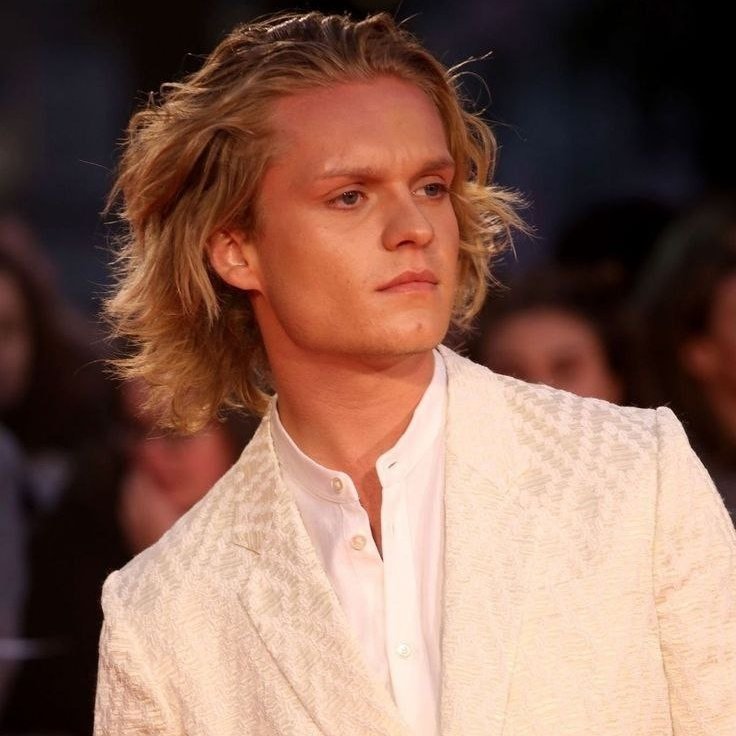 ⠀
                A toast to the brides!        
                   #ʷ͟ᵉ͟ᵈ͟ᵈ͟ⁱ͟ⁿ͟ᵍ𝙄𝙇𝙔𝙍𝙀𝙑𝙎.
⠀