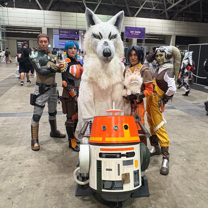 kyber_kat's tweet photo. LOOK AT THESE AMAZING COSPLAYERS oh star wars rebels you are so loved https://t.co/dPNUWJGvcC