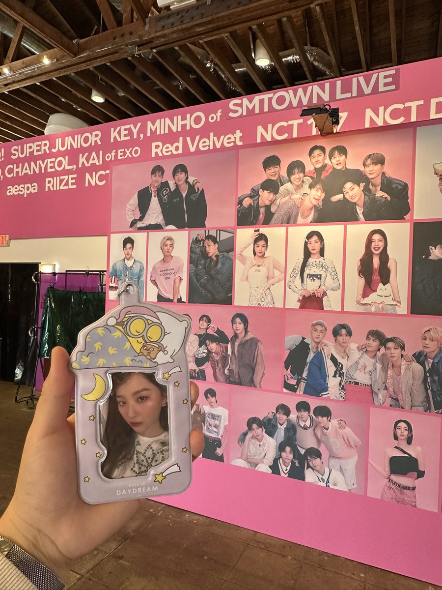 Well yes! 💗

#SMTOWN_LIVE_POPUP #SMTOWN_LIVE #hello82 #hello82LA #82giveaway