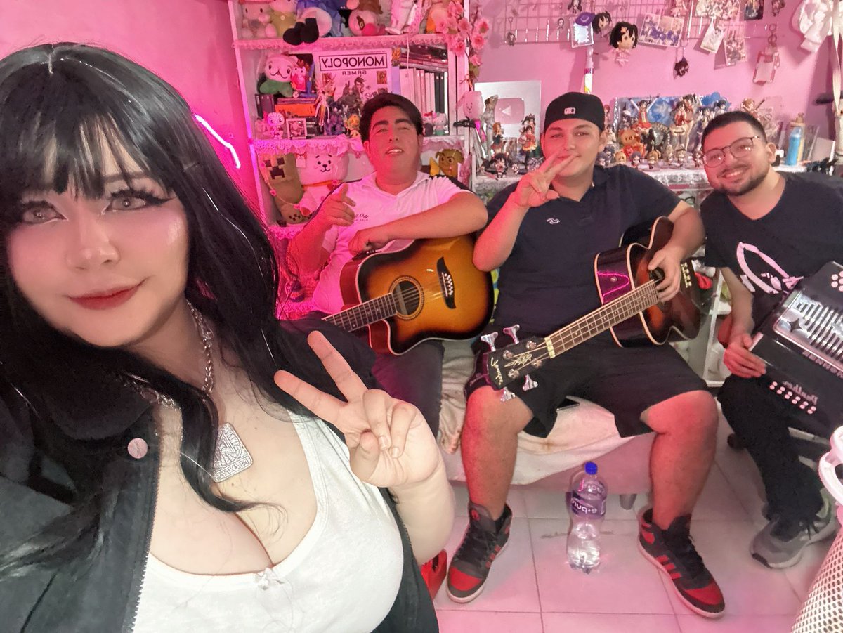 Anoche estuvimos tocando en stream con <a href="/LaAnawliet/">🎀 Anaw 🎀</a> 🤠
Muchas gracias por la invitación 🙌