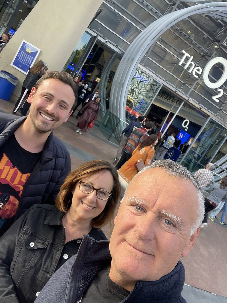 orpdon's tweet photo. Incredible evening at the 02 @thebandGHOST Skeletour. What a show! No camera policy enabled a full immersive experience, so you can have a photo of us instead outside @fiivii1 @OrganicWomble https://t.co/G84P4KZroO