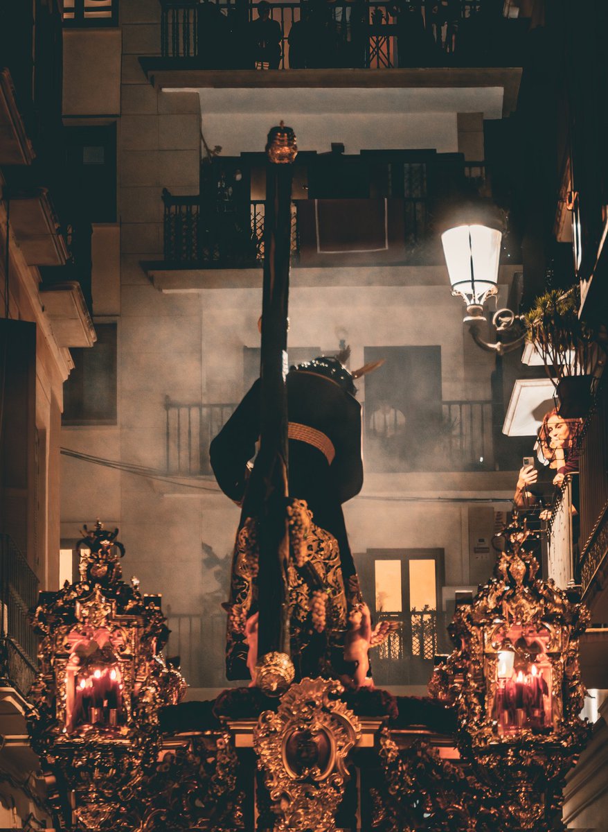 Tras su cruz hacia la luz

#CofradíasMLG <a href="/correonistas/">Hermandad Sacramental de Viñeros</a>