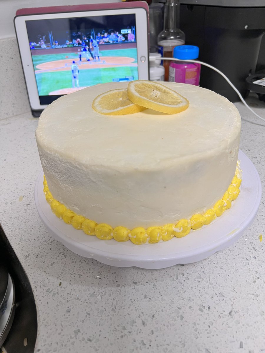 karla_luv's tweet photo. Vanilla cake with lemon curd filing while watching the @Dodgers
#BakedBaker #ChefKarla π©π»βπ³ https://t.co/YJ3ILWGSNe