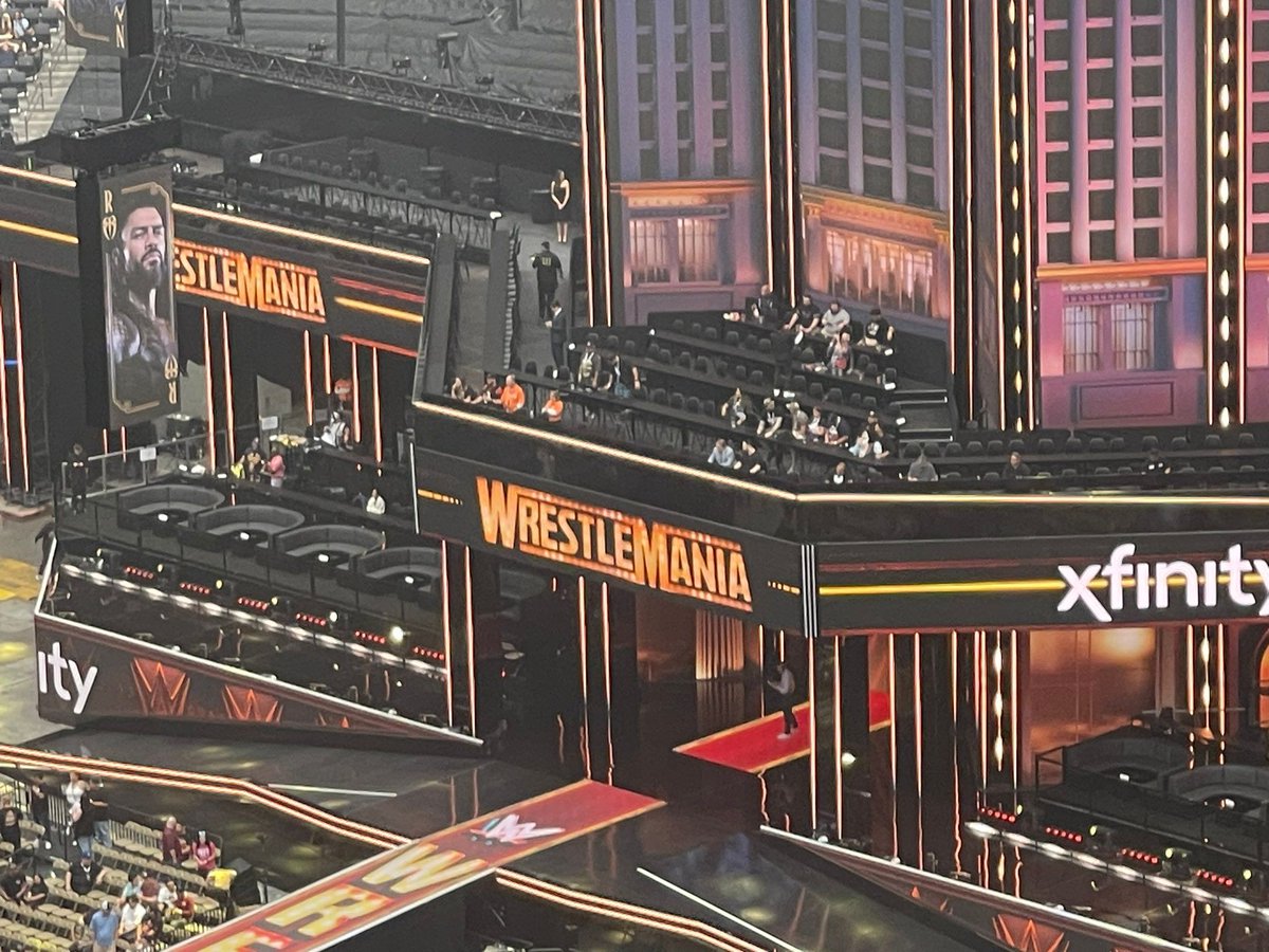 PWStream's tweet photo. Now THAT'S some VIP seating! | #WWE #WrestleMania https://t.co/ygujSx1NkX