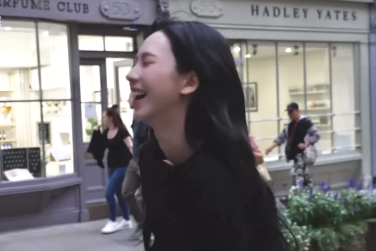 김믽정 맨날 점잖게 굴다가 한번씩

언니 쩌기서 오면서 내 번호따봐
.
.
.
죄송해요 제스타일 아니셔서

이런장난치면서 연하티개팍팍낼때마다 유지믽 진심으로웃참못함