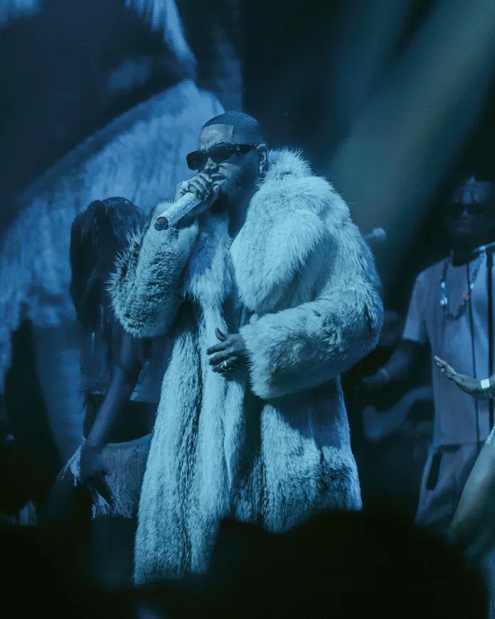 Nwaar_Meilleurr's tweet photo. Il y a 1 an jour pour jour, Ferre Gola faisait son plus grand comeback en Europe avec un concert SOLD OUT à l’Adidas Arena. Une date historique, une vibe légendaire. Paris s’en souvient encore!🇫🇷

#FerreGolaAdidasArena https://t.co/i1phLZGg4p