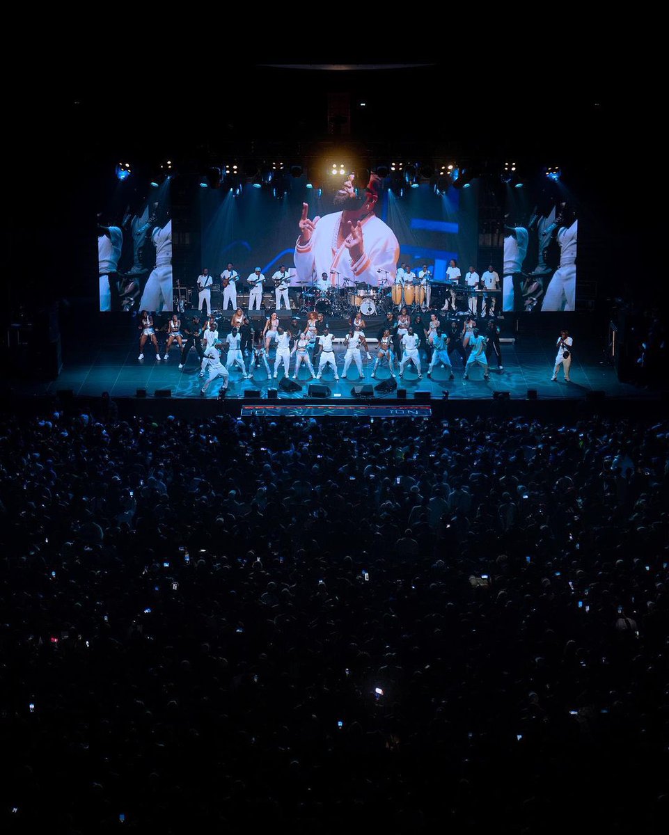 Nwaar_Meilleurr's tweet photo. Il y a 1 an jour pour jour, Ferre Gola faisait son plus grand comeback en Europe avec un concert SOLD OUT à l’Adidas Arena. Une date historique, une vibe légendaire. Paris s’en souvient encore!🇫🇷

#FerreGolaAdidasArena https://t.co/i1phLZGg4p