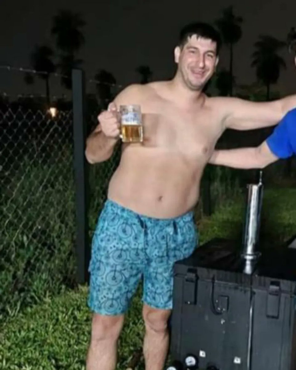 Dua_aborigen's tweet image. Este es el personaje nefasto que agredió a Martín Vera quien tiene que someterse a una cirugía de 30 palos por culpa de este violento sin causa.