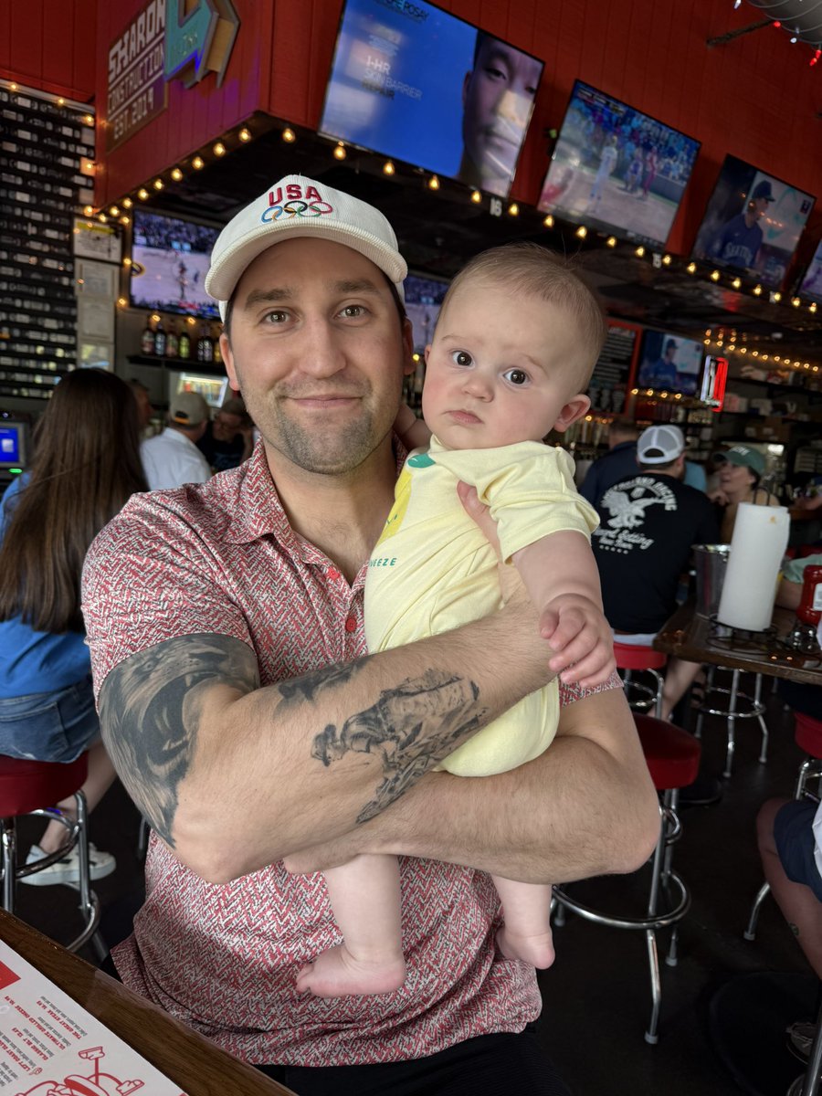 Thomas_hook's tweet photo. The family gets drinks and corn dogs. https://t.co/n5oZK3Z8lY