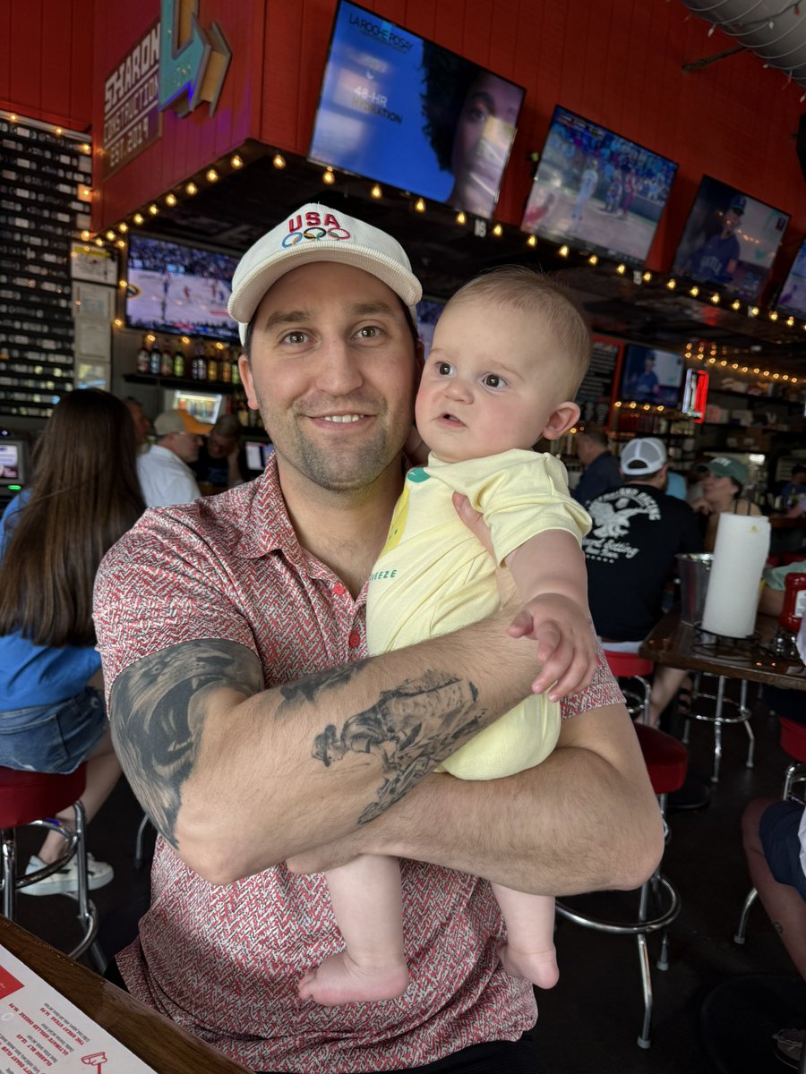 Thomas_hook's tweet photo. The family gets drinks and corn dogs. https://t.co/n5oZK3Z8lY
