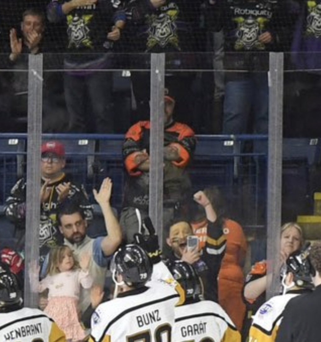 Face At The Plexi tweet media