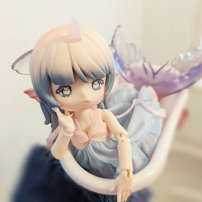 ※ドール写真※アンティーユ人魚ちゃん販売終了2体お迎え済みだけど、被ってもいいやの覚悟で1個だけぽちってきた同じシリーズで別デザインの子とか今後出ないかな…ほんと可愛いのよ… 