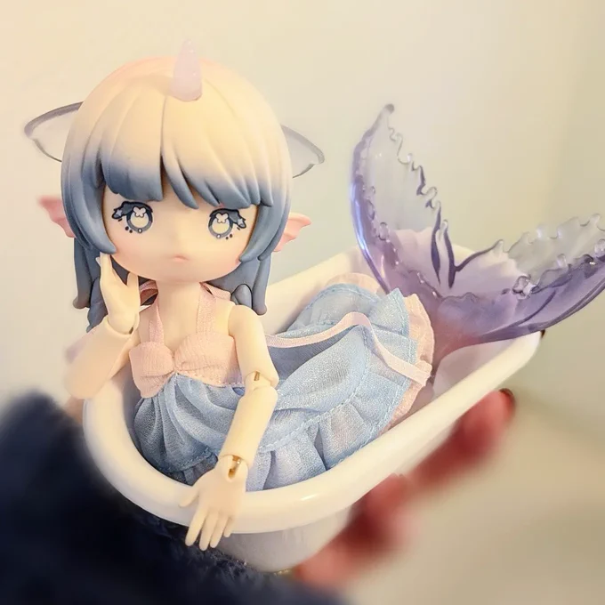 ※ドール写真※アンティーユ人魚ちゃん販売終了2体お迎え済みだけど、被ってもいいやの覚悟で1個だけぽちってきた同じシリーズで別デザインの子とか今後出ないかな…ほんと可愛いのよ… 