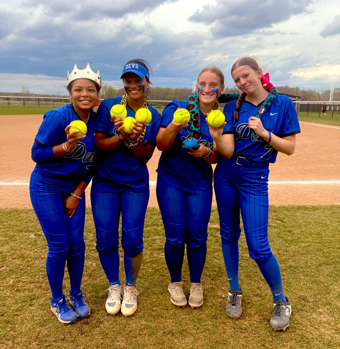 Holland Springfield gets the win against Watkins 13-3 making it 9-5 on the season.

•K.Shirey gets the WIN (2-2 at the plate)
•K.Crowley 3-3(3HR💣💣💣)2BB(4RBIS)
•C.Chappetta 2-4
•H.Schlachter 2-4(1RBI)
•C.Eckhart 1-2(1HR 💣)(2)BB
•F.Garrett (1HR💣)

5💣 - 25💣 TOTAL 🤝🏼🥎