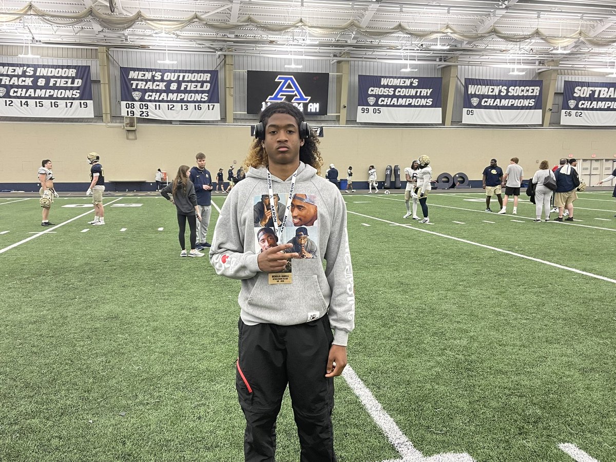 toonice_n1ck's tweet photo. Thank you @Coach_J_Rod for giving me an opportunity to come up at Akron today the energy and the physicality was there I had a Great time! @ReynoldsburgFB https://t.co/Zfkqtx0TzA