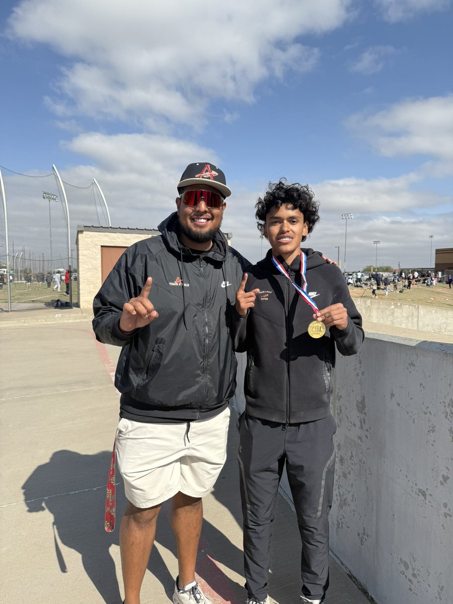 SarinanaEDHS's tweet photo. Miguel Chapa is headed to State! Regional Champion in the 400m dash! 🥇 Austin TX here we come!! ✈️ 
@EDAztecs_HS @Coach1Martinez @CoachRamirez__ @klopez_EDHS @Coach_Soto5 @CoachCpat_JHM @Fchavezeptimes @SocorroISD https://t.co/1uG3YhVHzn