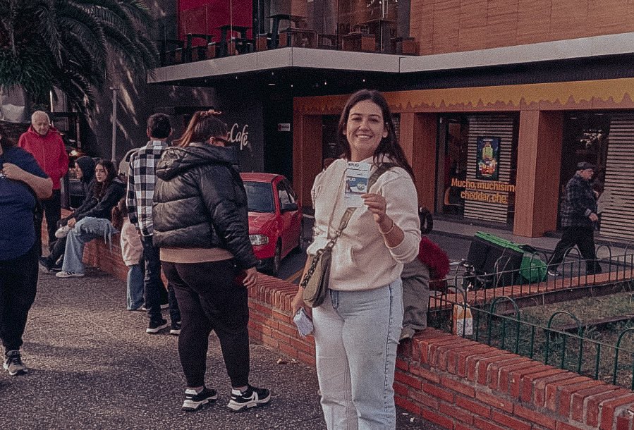 psmontevideo's tweet photo. 🙌🏼 Seguimos recorriendo Montevideo para que las listas 90, 190 y 1090 + las municipales lleguen a todo el territorio. 

💚 Hoy con @Veropr2810 en el Municipio A y con @S_Schelotto en el Municipio CH.

¡Tu voz, tu Montevideo, tu futuro! 🔴🔵⚪️ https://t.co/AyP1aGdKJG