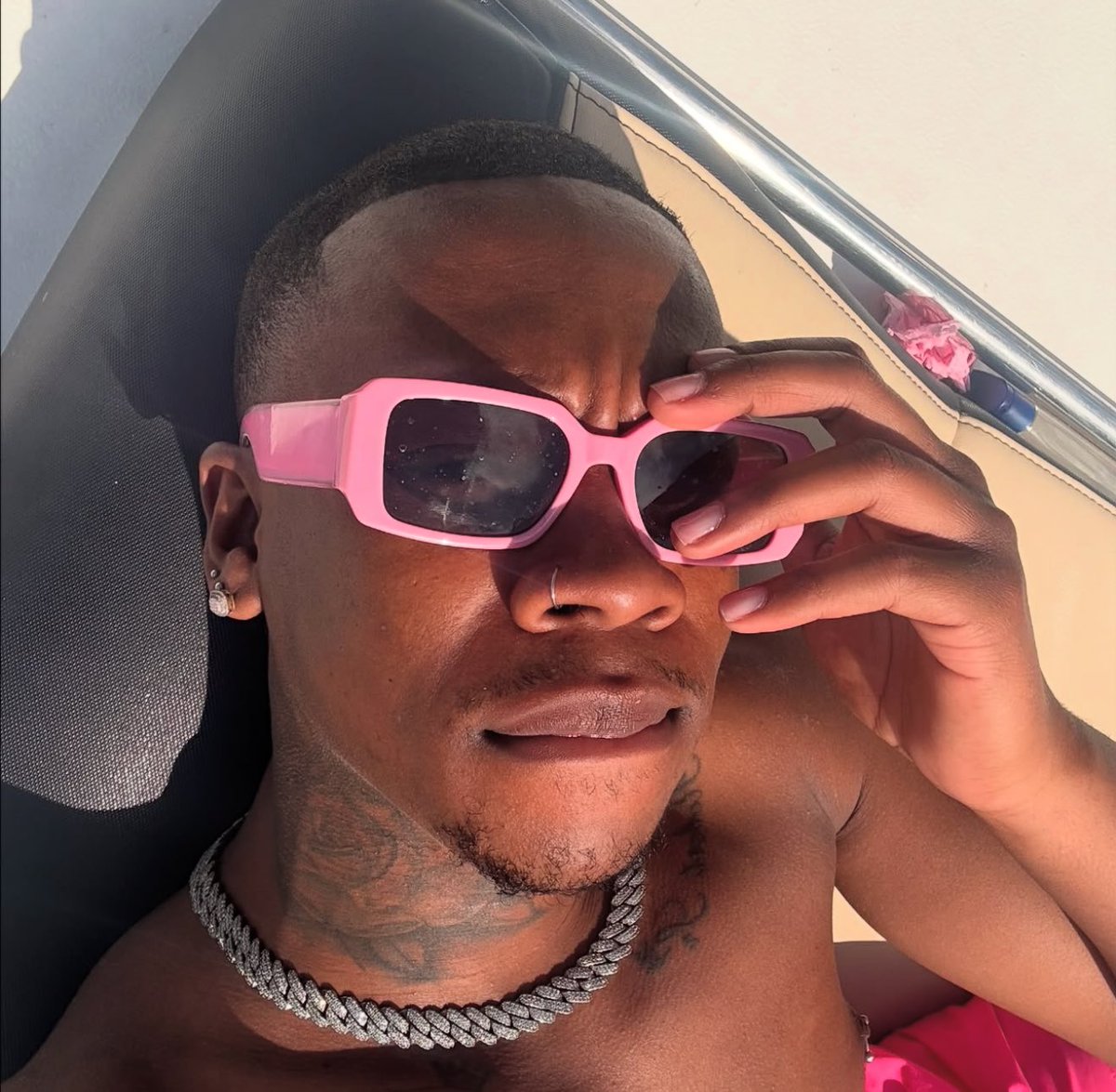 _robertdevon's tweet photo. Brown skin, He a 10 🤎 https://t.co/EhMfgTOf8R