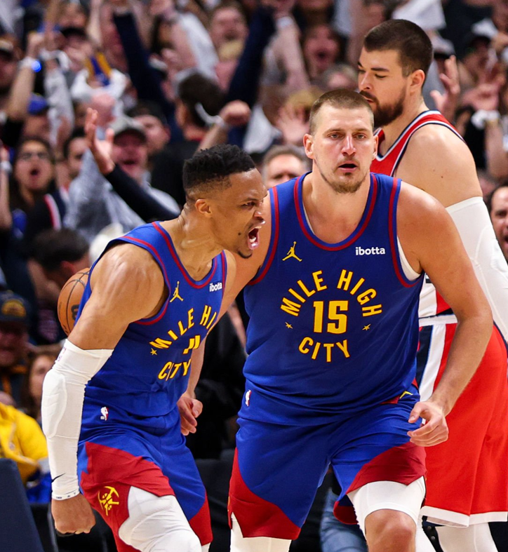 50NuancesDeNBA's tweet photo. LES NUGGETS PRENNENT LE GAME 1 🔥

DEN [1-0] LAC

MATCH INCROYABLE !!!!!
Intensité, physique, Russ en facteur XXL par son énergie de tous les instants !!!!

Gordon, Braun, et même Niko en montant plus sur les screens et entre les lignes ; les Nuggets se sont ajustés, les Nuggets ont laissé leurs tripes sur le terrain, ET LES NUGGETS S'IMPOSENT 112-110 !!!
