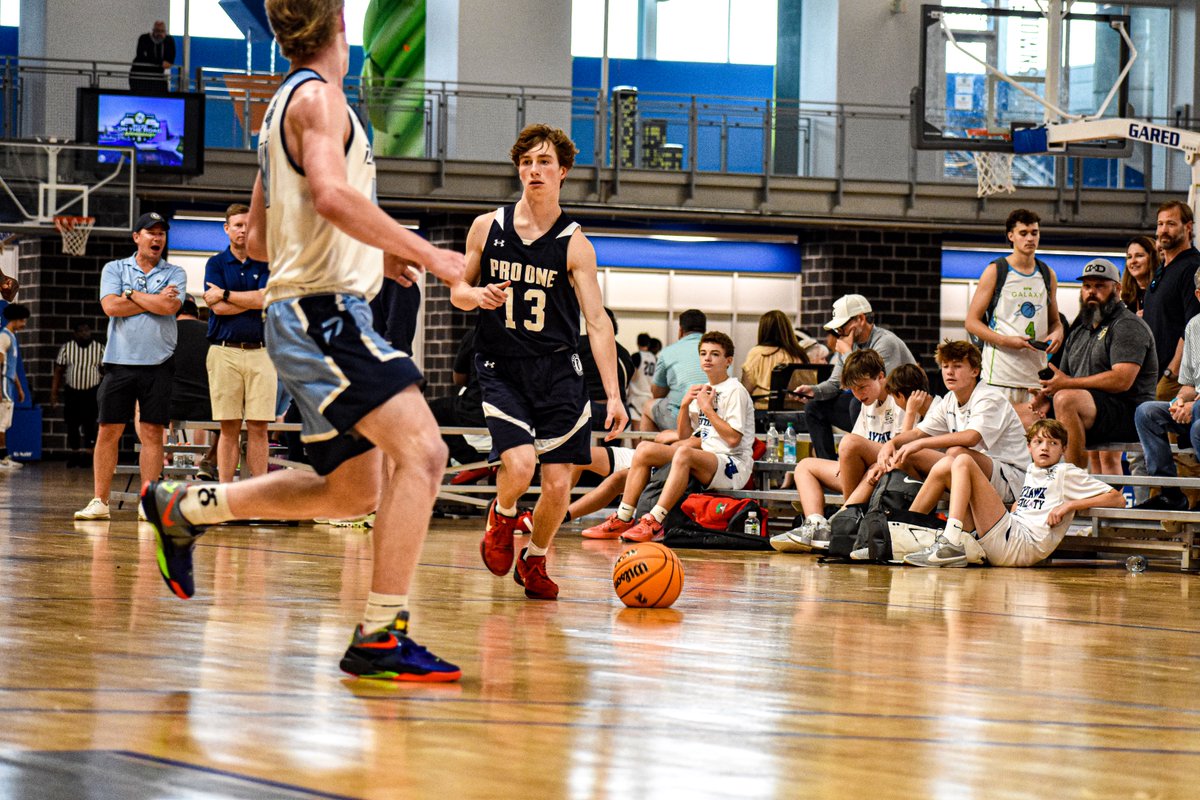 Pro One Lee 2028 PG Jake Cesnick was a standout guard this weekend in our 15U division in Birmingham. He's very effective as a playmaker off the dribble and has a knack for finding passing angles and making reads with the ball.