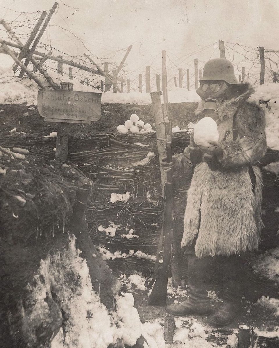 daysonwar's tweet photo. En el frente, de 1914 a 1918, los enemigos celebraban la misma fecha, en casa y en las trincheras: Domingo de #Pascua
#WWI #WW1 #Easter #Ostern #pacques #Pasqua https://t.co/pPhqQ7Stwi