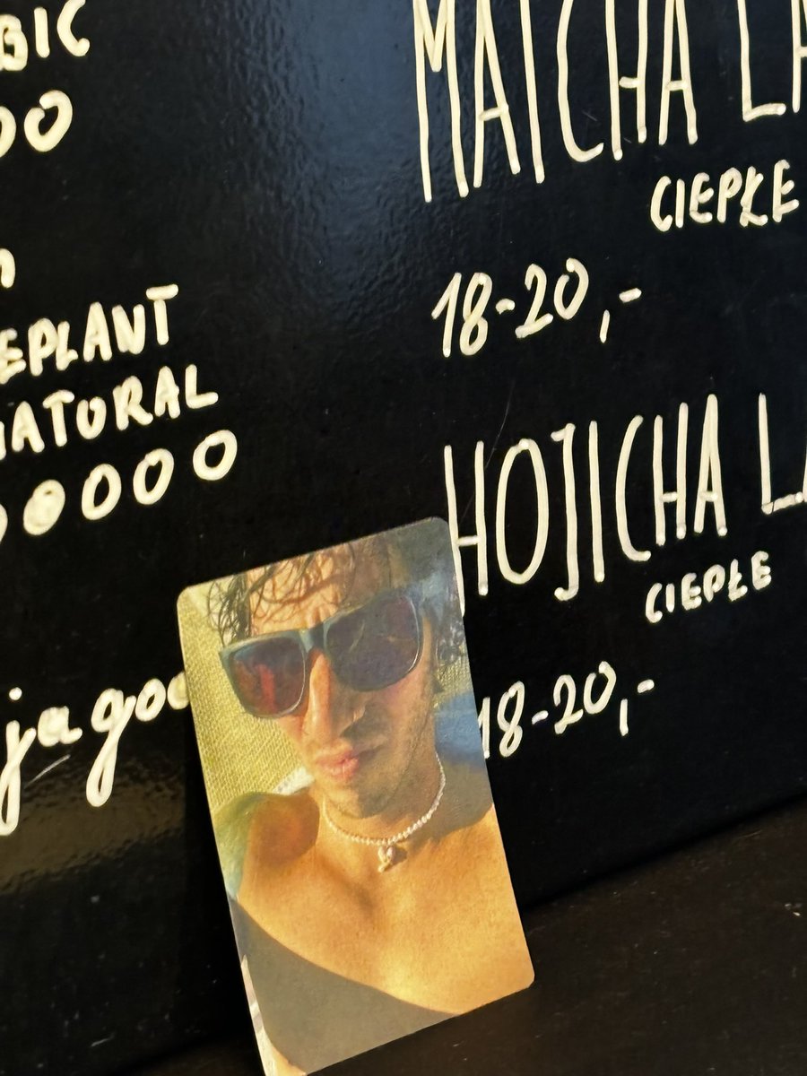 yøon •X••• tweet media