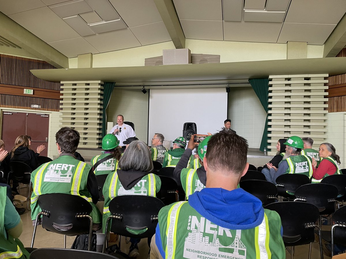 MsDoreenReads's tweet photo. Today was a citywide #NERT drill 🚨Shoutout to @StephenMPinto who was an excellent instructor! These always make me proud of San Francisco 💚🌁 https://t.co/VxvqpSku8C