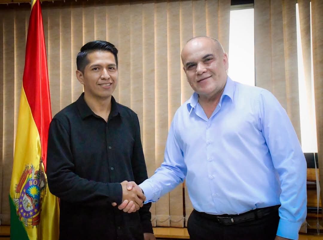 AndronicoRod's tweet photo. Nos encontramos en Asunción, Paraguay, en una intensa jornada de actividades. Hoy sostuvimos una reunión con el presidente de la Cámara Alta y del Congreso Nacional, senador @bachinunezpy, junto a una comitiva de senadores. 
(1/3) https://t.co/R1jgn7QLIp