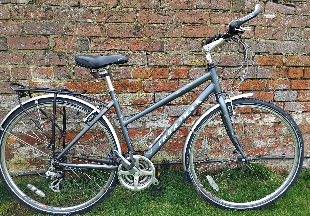 WheelyActive's tweet photo. Our Easter Sunday bike of the day has doubled as we couldn't decide!! 

First up is the Ridgeback Comet, packed with great components, 24 gears and looks great.

Next the Breeze. E- assist step thru bike, perfect those lumpy bits. 

Make us an offer! https://t.co/3CF3puZ1R2