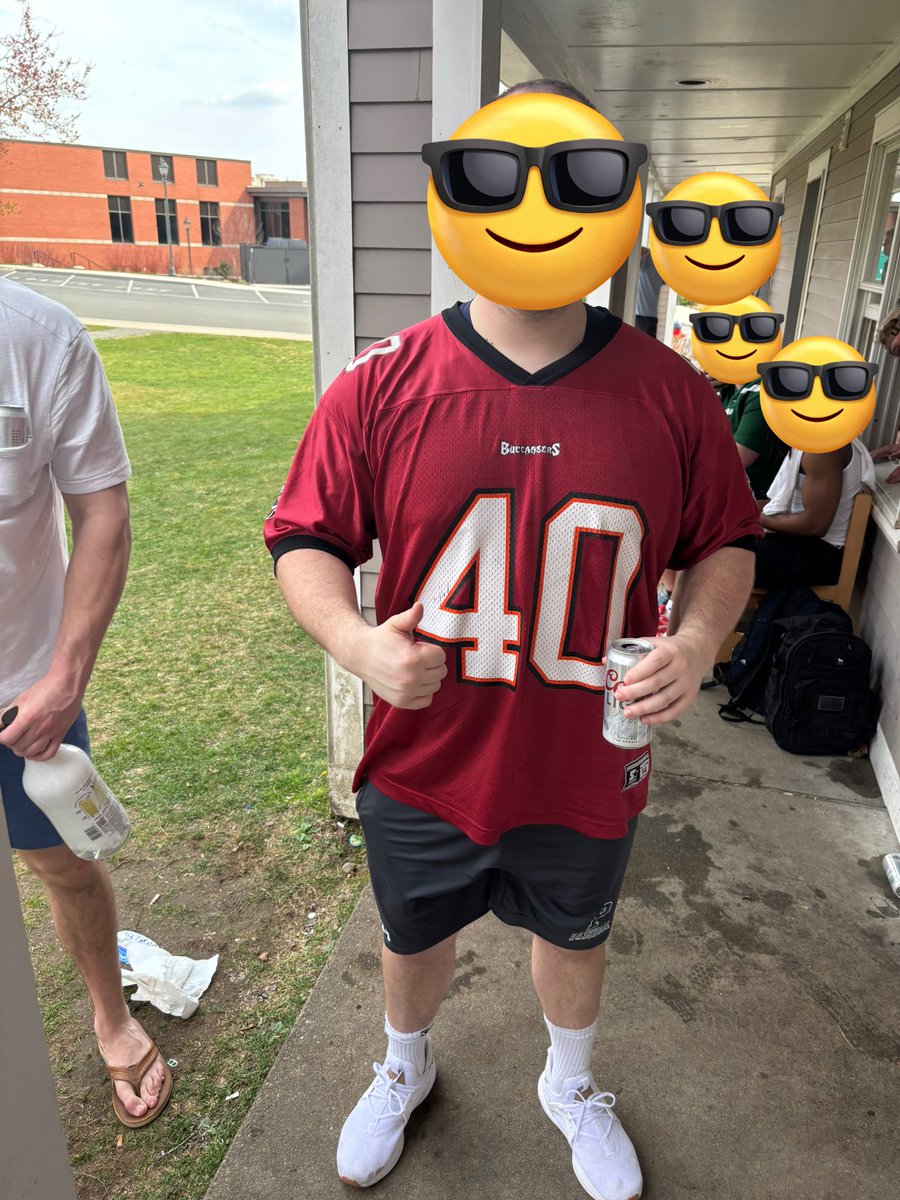 RamusUncle8008's tweet photo. Mike Alstott jersey to function, toting the fucking rock. #ExcitingWhite https://t.co/tRUTSZtVTu