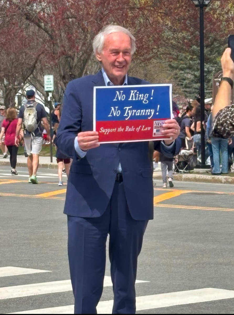 StevenRSinger's tweet photo. Great to see @SenMarkey in #Lexington today, helping to remind people what our forefathers fought for in the American Revolution. #nokings #democracy #handsoff #250th https://t.co/zbuv0U8nPu